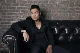 小胖李玖哲，健身后变成肌肉男神，一点都不显中年人的油腻图片