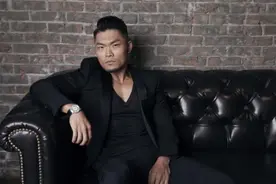 小胖李玖哲，健身后变成肌肉男神，一点都不显中年人的油腻图片
