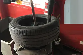 轮胎换好点的还是一般的？网友，看老司机换米其林轮胎就知道了图片