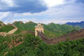 沧州铁狮子屹立千年，却为何倒在了专家的保护上？网友：还有很多图片