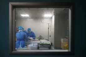 负压病房里的种种细节：最重的病人、血液的颜色和护士最怕的事图片