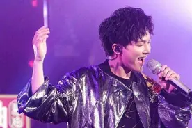 男歌手周深：校园凌霸封喉三年，乌克兰学医无果，重返舞台遭质疑图片