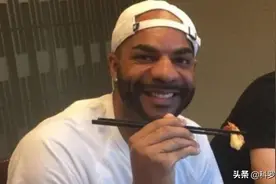 去西餐厅，你觉得用筷子吃非常掉价吗？西餐礼仪到底是什么呢？图片