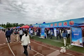 开出年薪50万 重庆带着3000多个就业岗位走进西南交通大学揽才图片