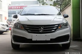 家用实惠之选，宝骏310W大空间高颜值，后排放倒可当床图片