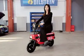 体验本田后备箱小摩托Motocompo！比你年龄还大，百公里油耗1.4升图片