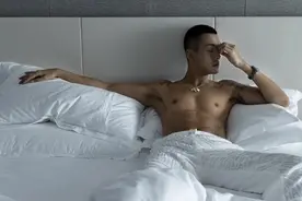李现黄景瑜吴京陈伟霆王嘉尔彭于晏龚俊等十几位男星身材，谁最好图片
