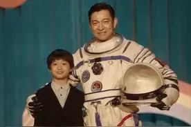 60岁刘德华演《流浪地球2》！宇航员造型已曝光？和吴京拯救地球图片