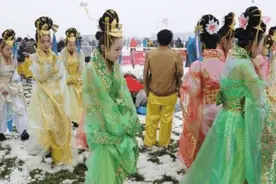 20万横店群演，90%高中没毕业，美女光棍遍地，都想成为王宝强图片