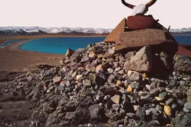 青海湖水怪之谜图片