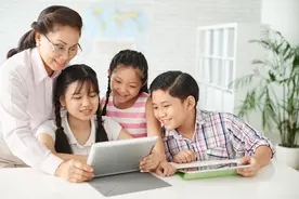学生在课堂上玩手机，老师有权力没收学生手机吗？图片