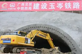 南深铁路玉岑段最长隧道开建图片