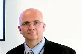 英外科医生在患者肝脏上刻自己名字，称“工作压力大”免于被开除图片