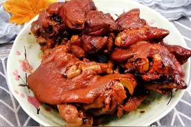 酱猪蹄时，牢记“1烧2泡3焯”，猪蹄软烂醇香无异味，看着都馋图片