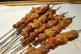 烧烤烤制教学：梦想歌碳烤牛肉串同款，吃起来外焦里嫩，多汁好吃图片