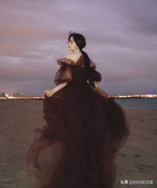 欧阳娜娜皮肤超级好，水嫩光滑有弹性！网友：我马上去敷面膜