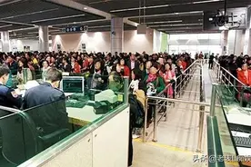 澳门「蓝卡」紧俏，内地赌客与叠码仔疯狂抢购图片