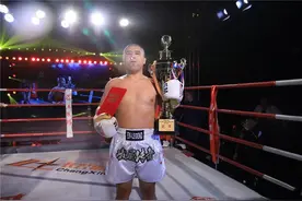 网友放话愿出10万只为暴打雷雷！雷雷：只要敢来签约，就敢打死你图片