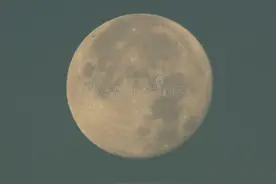 每日一问103：为什么月亮会有不同的颜色？图片