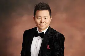 “青歌赛”冠军王宏伟：以孝心托起寡母的幸福晚年图片