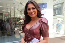 2021年度环球小姐冠军安德里亚-梅扎一袭绛红色V领鱼尾裙优雅美丽图片