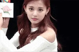 搞笑GIF趣图：妹子这腿可以旋转360度，妹纸这是拍什么图片