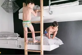 小卧室福音，高低床！装修上能一室当二室用！完全逆袭主卧房图片