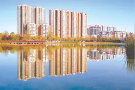 天蓝蓝 水蓝蓝 天中蓝图片