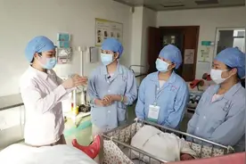新生儿宝宝出生后的一小时，都在干嘛呢？8个环节一个也不能落下图片