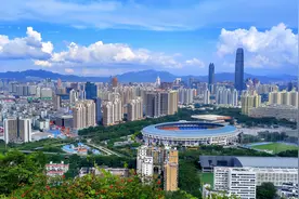 深圳女首富诞生，今年平均1天赚2个亿，还送910亿给自己哥哥图片