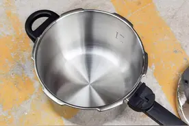 在小米有品买了个高压锅，一体式304不锈钢，用它做饭又热又快图片