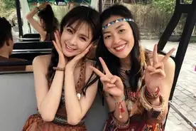 明星P图翻车：热巴忘记P反光，关晓彤7个脚趾，赵丽颖地板歪了图片