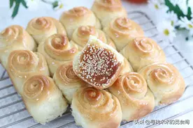 自制蜂蜜脆底小面包，学会这3个小窍门，面包又酥又软又香甜图片