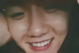 EXO边伯贤深夜直播向粉丝道歉声音沙哑，称看金钟仁节目很触动图片