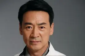 与章小蕙不清不楚，娶小21岁娇妻，寇振海老来得子与儿子相差54岁图片