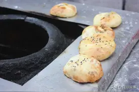 盐城剧场路上这家特色小烧饼摊子，你们吃过没图片