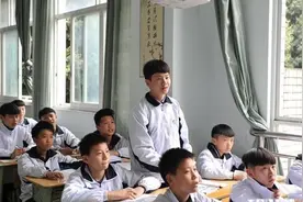 杨博因偷高考试卷入狱，但实际成绩高出一本60分，当初为何偷卷图片