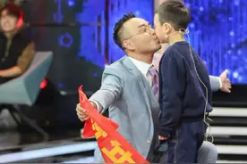 汪涵首次带儿子参加节目，儿子沐沐小小年纪就不怯场，更像妈妈图片