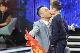 汪涵首次带儿子参加节目，儿子沐沐小小年纪就不怯场，更像妈妈图片