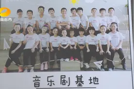 湖南8岁女孩开口惊艳！留守在家唱歌给妈妈听，最想让爸爸听一首《爸爸最好了》图片