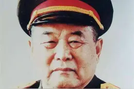 1968年，毛主席问李德生哪里人？许世友回答，我们一个县的图片
