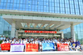 “好年华 聚福州”游学活动启程，福州市人社局开通热线：0591-83849356，接受全国大中专院校学子咨询图片