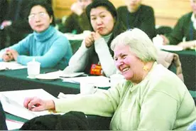 美国姑娘在河南大学任教70年，拒拿外教补贴，直言自己是中国人图片