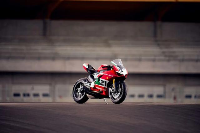 杜卡迪推出Panigale V2特别版，纪念“最强油漆工”夺冠20周年