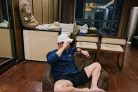 2017年暑假下载的某蓝APP，是哪个时候进圈的。图片