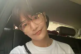 生父败光家产后去世，小继父供他上学死于肿瘤，孙坚生父继父都爱图片