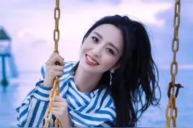 佟丽娅又要美出圈了，衬衫短裙穿出学妹气质，陈思诚真不懂得珍惜图片