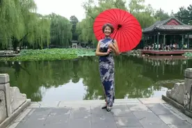 人均65岁的“时尚奶奶团”火了！穿旗袍、露美腿：活到老，美到老图片
