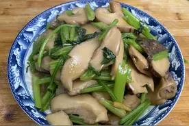 芹菜和它是绝配，比炒肉还香，常吃提高免疫力，关键还不长肉图片