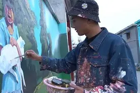 现实版“神笔马良”！90后小伙弃高薪回乡画墙绘图片